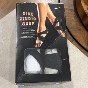 Nike Studio Wrap in Black and platinum